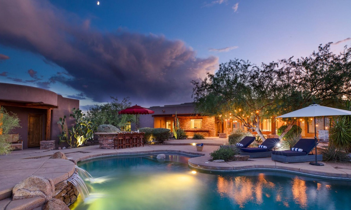 Sunrise Desert Vistas Villa | Westland by AvantStay | Desert Oasis w/ Mountain View, Pool & Basketball Court!