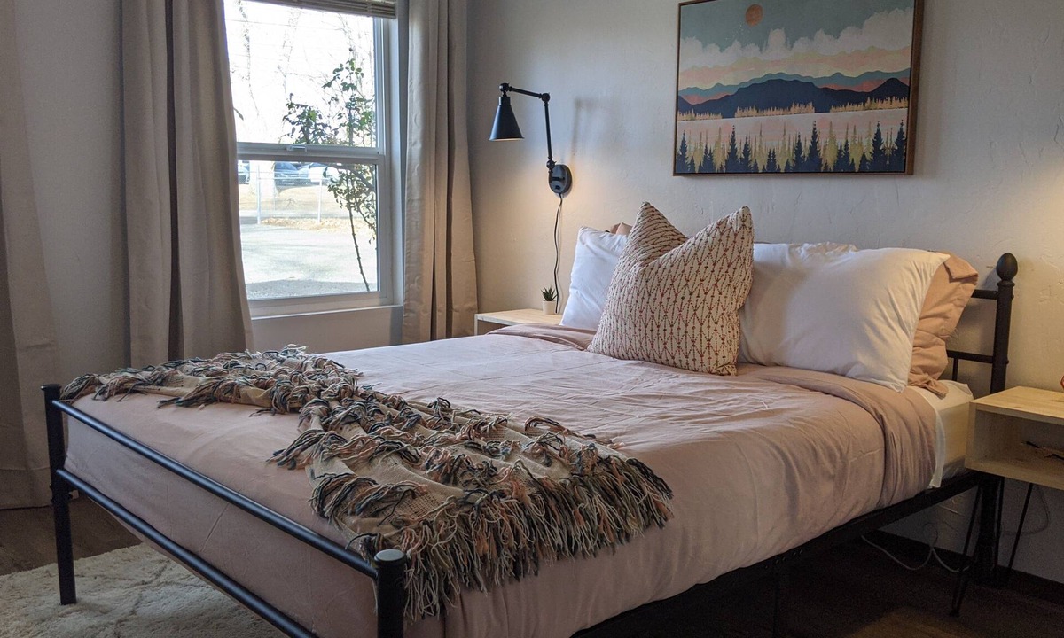 Prescott House | Whipple Vacay: Centrally located, walking distance to Yavapai medical center.