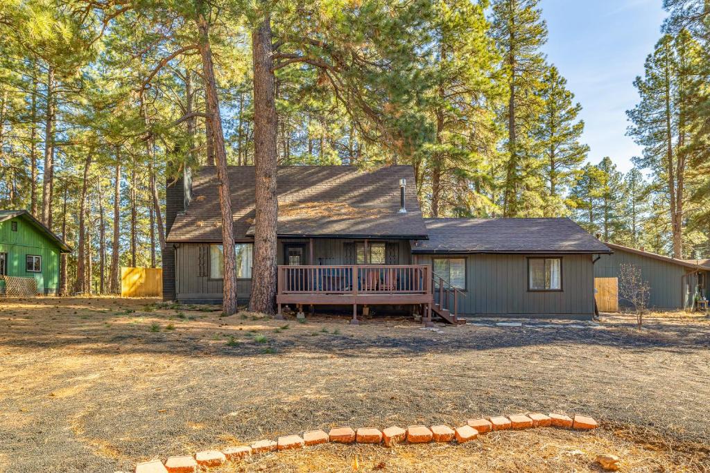 Kachina Village Villa | Whispering Pines Fire Pit EV Charger Near NAU Trails
