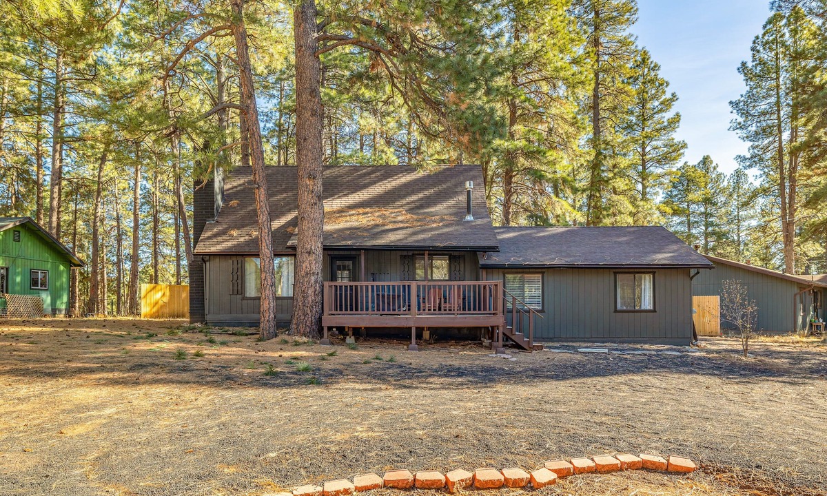 Kachina Village Cabin | Whispering Pines | Fire Pit & EV Charger | Near NAU & Trails