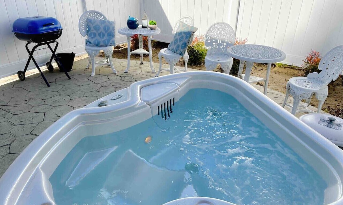 Ahwahnee Condo | White Feather Suite - Hot Tub - Private - Sleeps 2