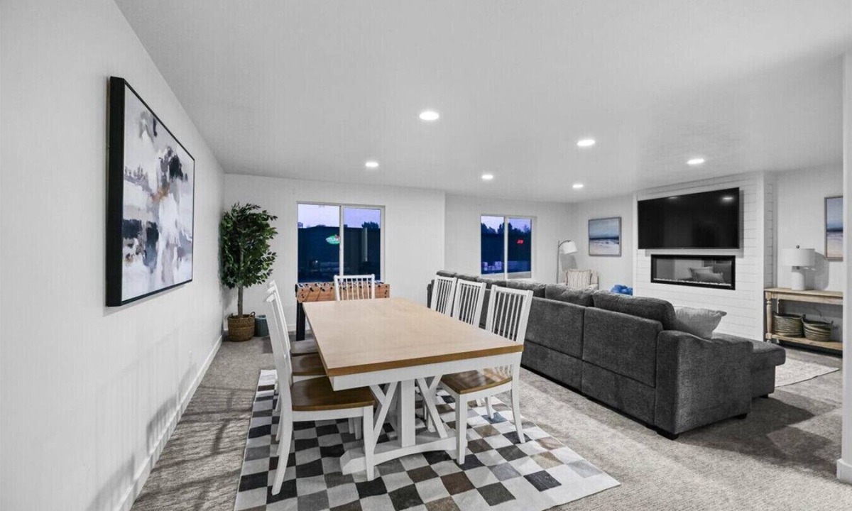 Garden City Villa | White Pine Retreat, close to Market/Marina