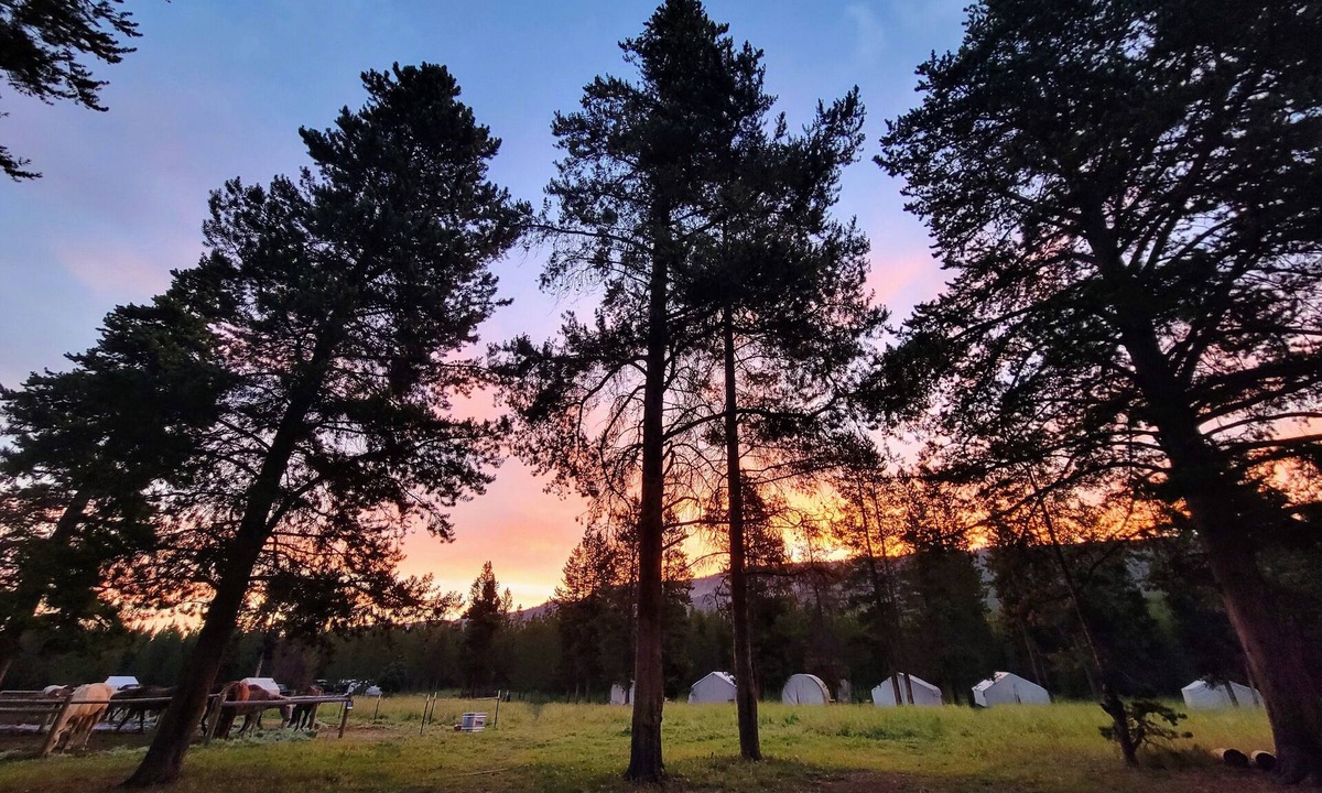 Flagg Ranch Bed & Breakfast | Wilderness Trails Outfitters - Bedroll and Breakfast ™