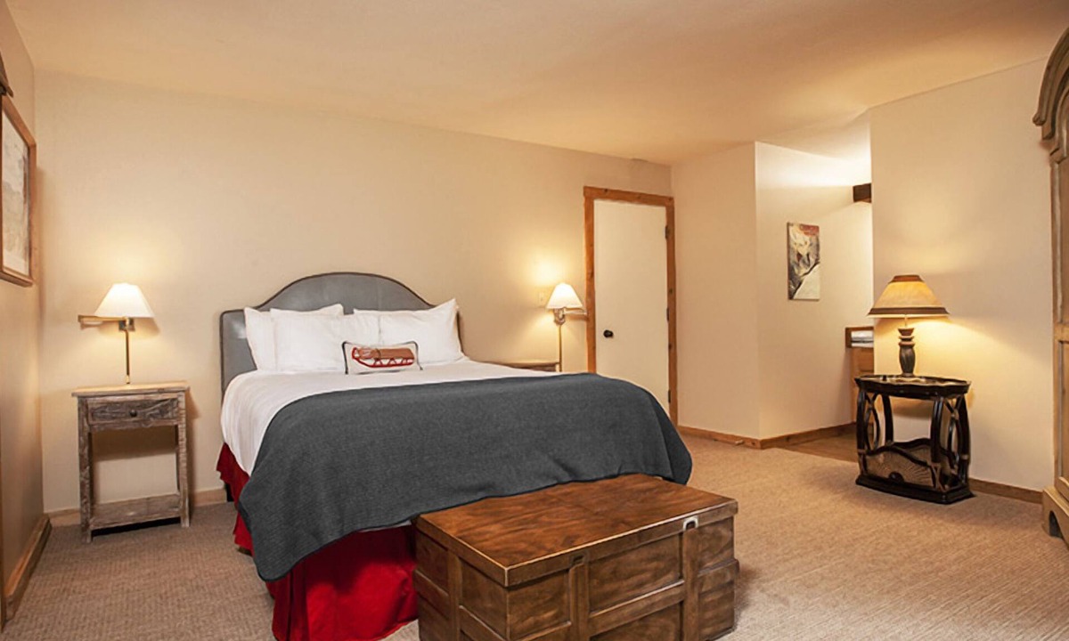 Elkhorn Hotel | Wildflower 2-Bed Condo w/Scenic Views & Steps from Village Shops & Hiking Trail
