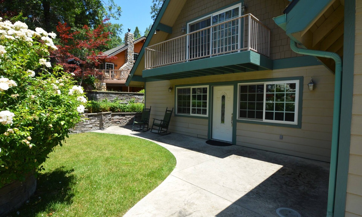 Bass Lake House | Willow Cove Cozy Cabin Lake area