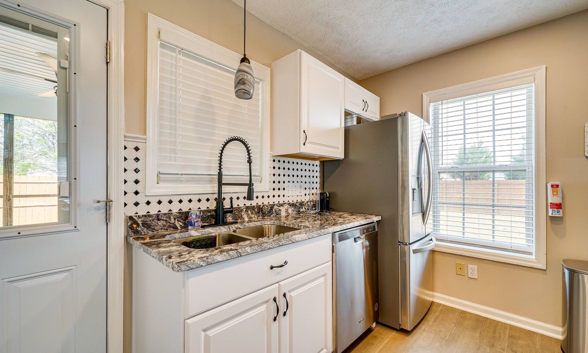 Murraysville House | Wilmington Home ~ 7 Mi to Wrightsville Beach!