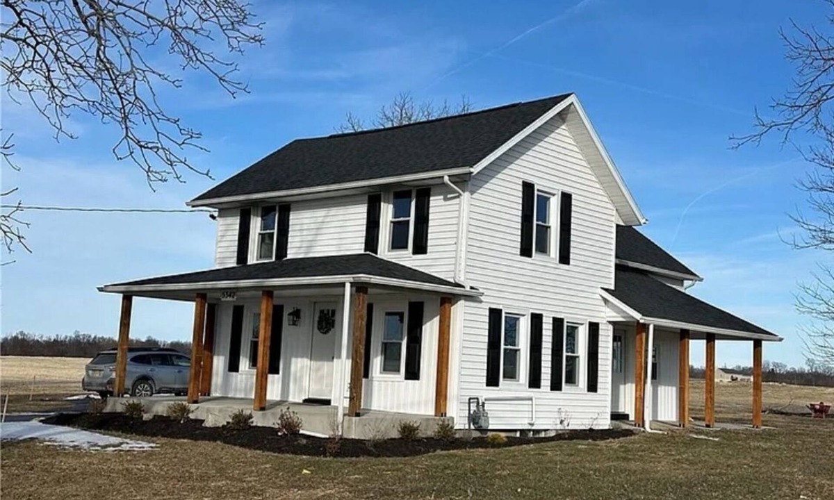 Cayuga House | Wine Trail and Sunset Vibes in this Welcoming 3-bedroom home in Cayuga!