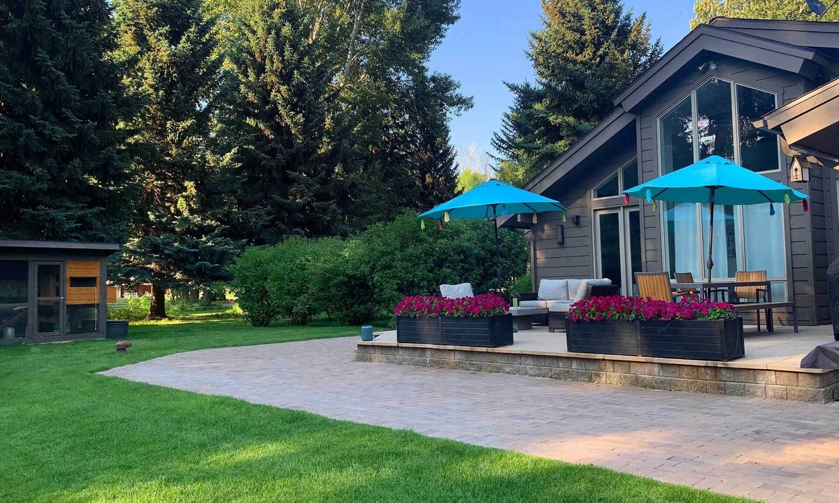 Hailey House | Winter or Summer Wonderland! Perfect for a family or friend getaway!