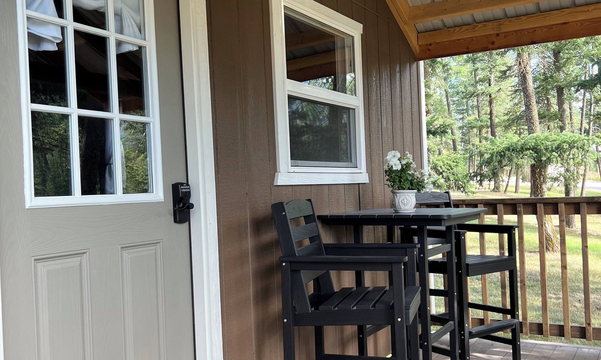 Columbia Falls Cabin | Wolf Cabin at Glacier Hidden Cabins