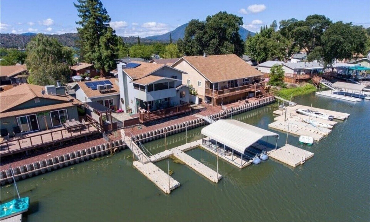 Wilbur Springs House | Wonderful 3BD 3BA Smarthome w/multiple decks and large dock!