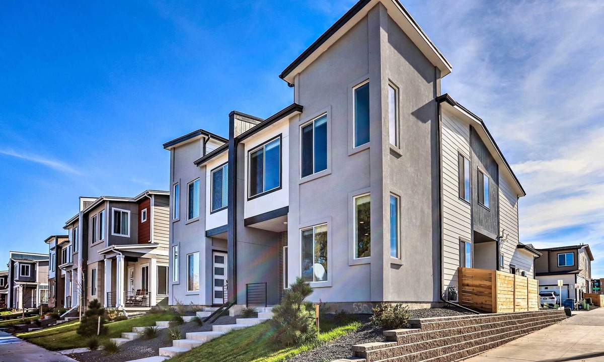 Dupont House | Work, Play & Explore! Townhome 6 Mi to Dtwn Denver