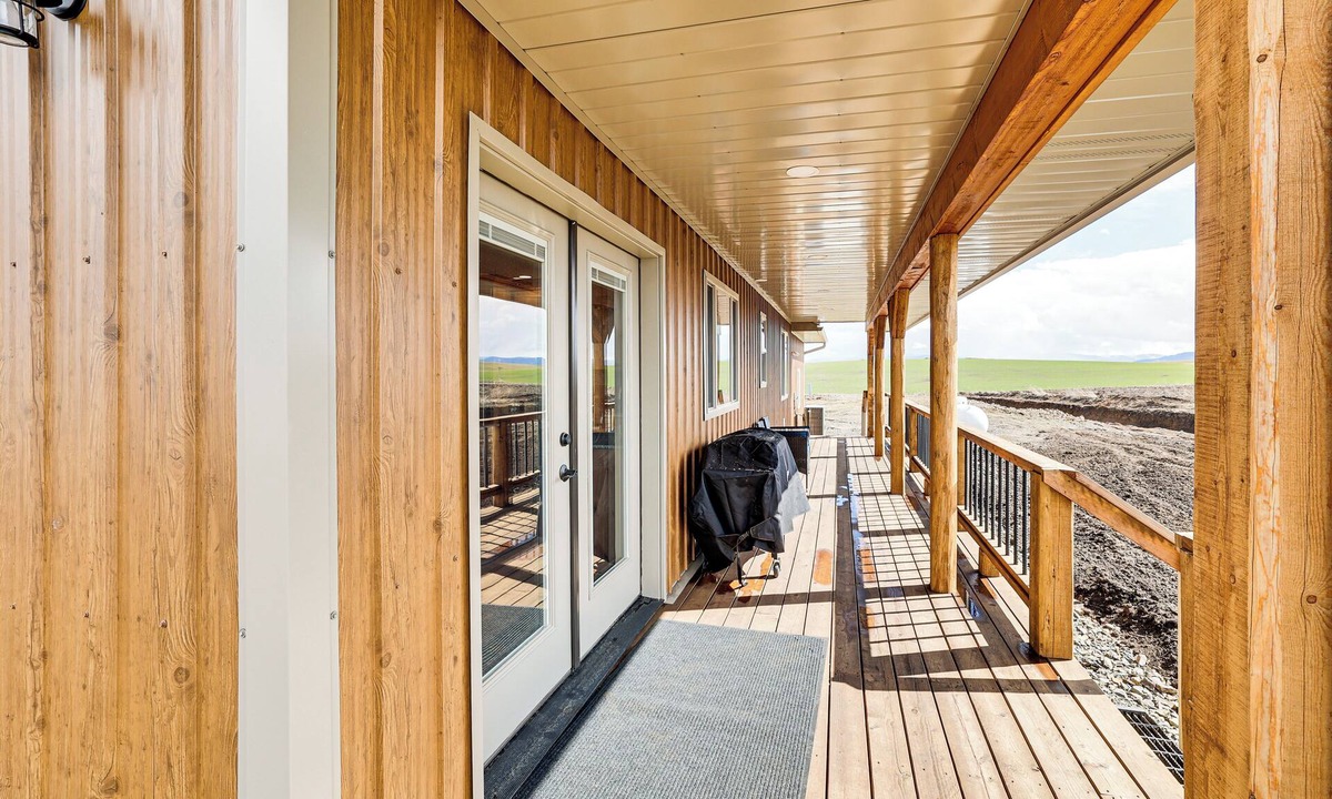 Fenn Cottage | Wraparound Deck: Newly Built Home in Grangeville!
