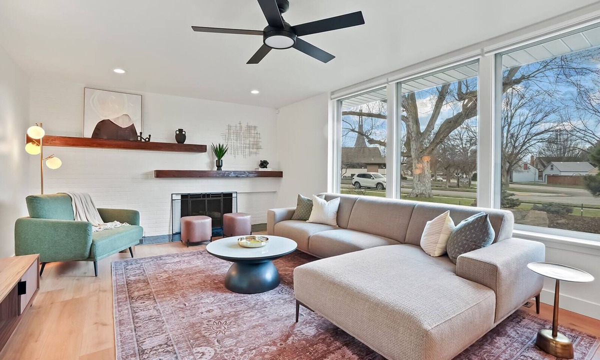 Veterans Park House | Yard w/fire pit & grill, king bed, light filled