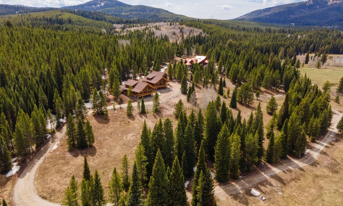 West Yellowstone House | Yellowstone Vacation Rental for Large Groups up to 14 Guests