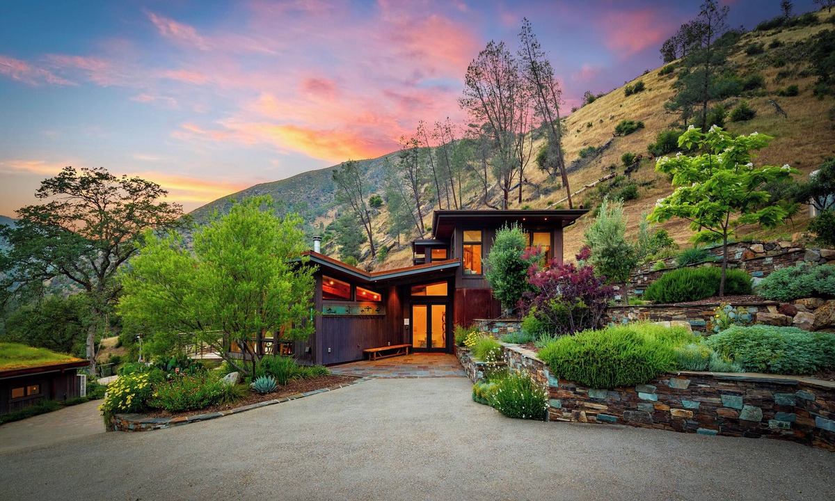 El Portal House | Yosemite Valley/Mountain Views & Soaking Tub