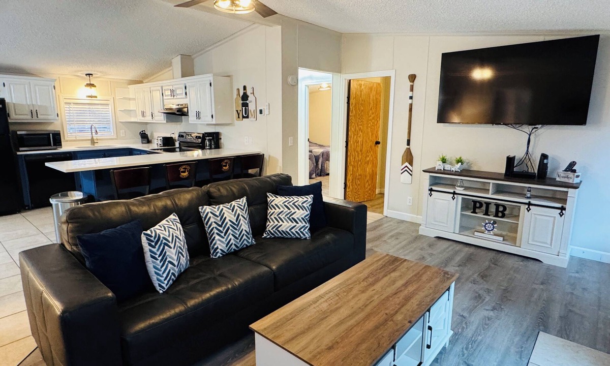 Put-in-Bay House | Your Crew’s Comfort Zone | 10 ppl | IC105