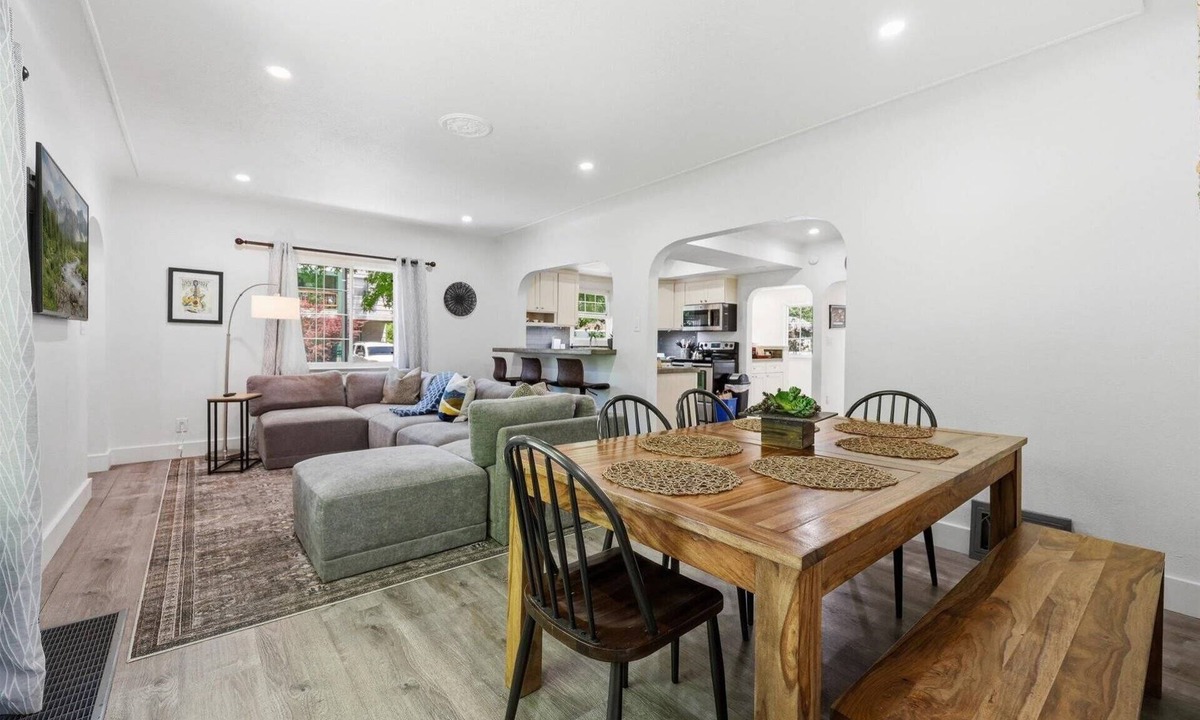 North End House | Your Family WANTS to stay here! Walk to Hyde Park, Camel's Back Park & Hike Boise Foothills!