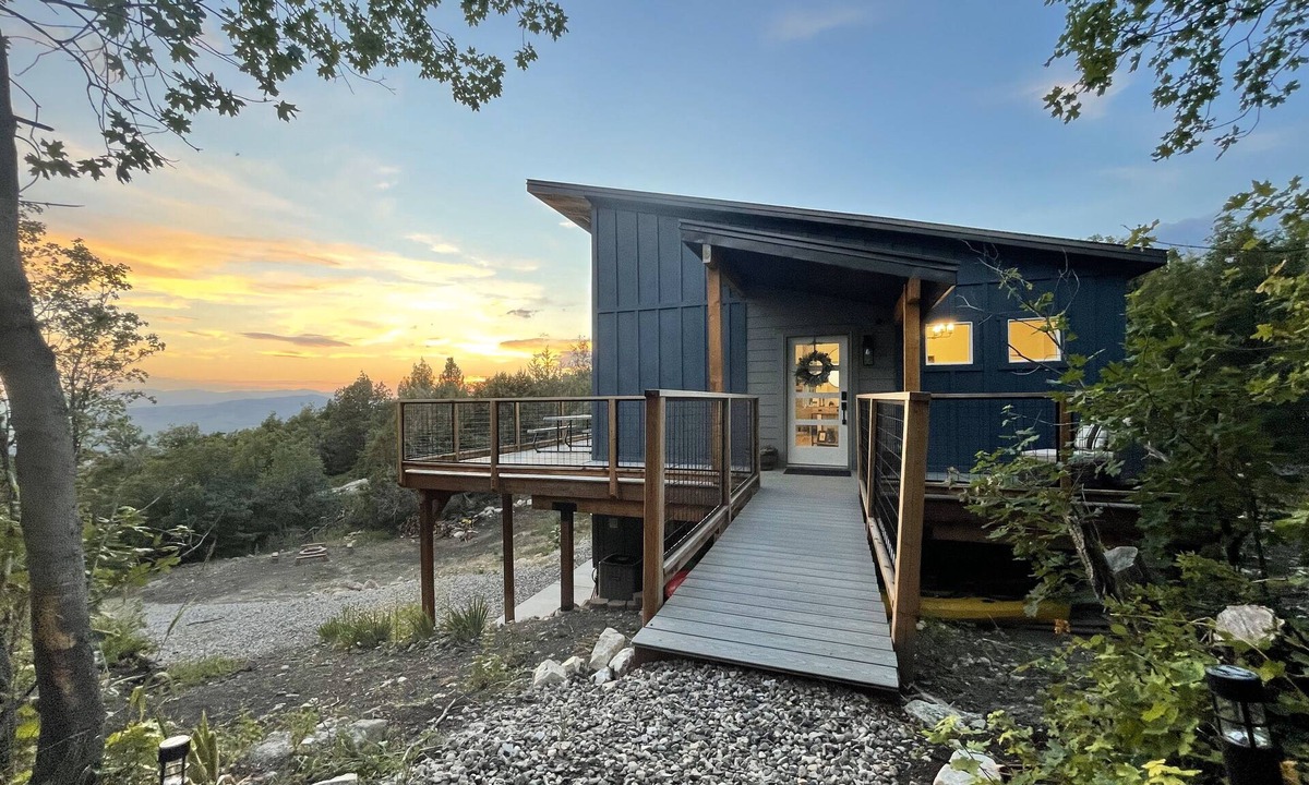Fairview Cabin | Your Hideaway Surrounded by the Breathtaking Beauty of Utah's Natural Landscape