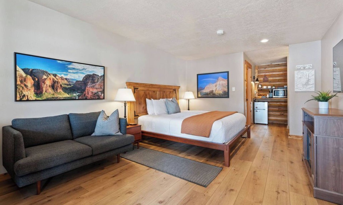 Duck Creek Village Hotel | Zion Canyon King Suite Close to Zion & Bryce