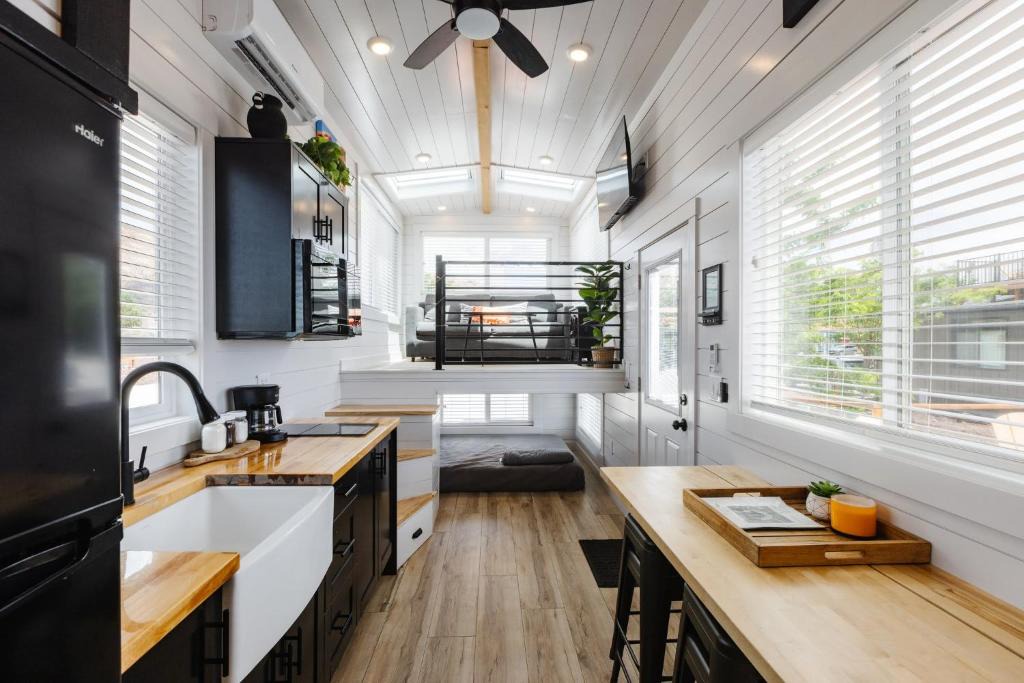 Apple Valley House | Zion Designer Tiny Home Private Deck & BBQ