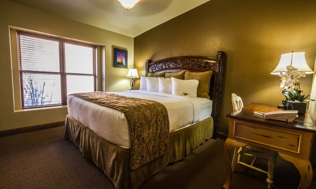 Zion National Park South Entrance Hotel | Zion Park Retreat | 1 Unit | Near Sorella Gallery and 1.2 Miles to Oscar’s Café