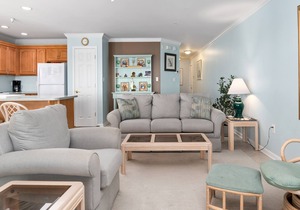 Bayfront, 2 br with pool, walk to beach, boardwalk and FishTales