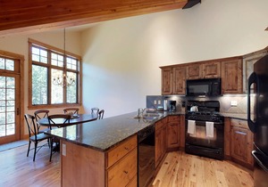Beautifully updated Big Sky chalet with hot tub, deck & free WiFi