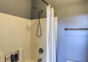 Family-Friendly Mesa Townhome with Pool Access!