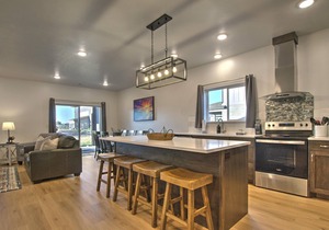 i-31 Getaway for 16 at Waterdance. 4 B/4.5BA with rec center-in/outdoor pools