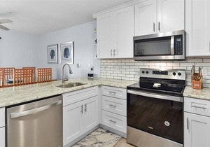 Lovely 2 br on bay with pool, and walking distance to beach and boardwalk!