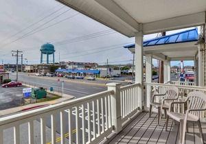 Luxury 3 Bedroom Townhouse Perfect for Family Reunion Near the Boardwalk with 2 Car Garage and Free WiFi Just Steps to Beach!