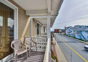 Luxury 3 Bedroom Townhouse Perfect for Family Reunion Near the Boardwalk with 2 Car Garage and Free WiFi Just Steps to Beach!
