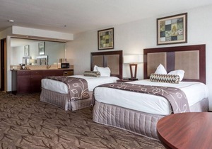 MAJESTIC IDAHO FALLS, 2 LOVELY UNITS! POOL, SPA, JACUZZI!