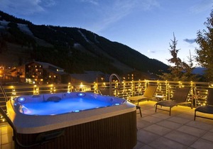 Outpost: King Ridge 7 Penthouse - AC & Hot Tub!
