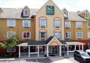 Quality Inn & Suites Cincinnati Sharonville