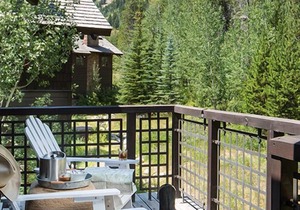 Slope-side Granite Ridge luxury lodge with ample space for all