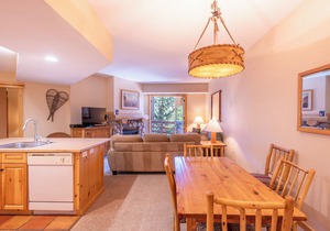 Spacious condo that sleeps 4, steps from the lifts, free wifi & parking