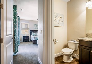 Stunning Home with Private Hot Tub & Shared Pool, Fitness