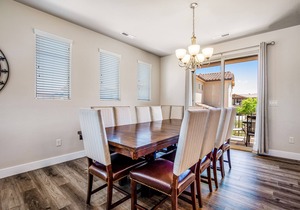 Stunning Home with Private Hot Tub & Shared Pool, Fitness