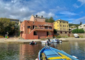 Two rooms + terrace, sea view, Erbalunga harbor
