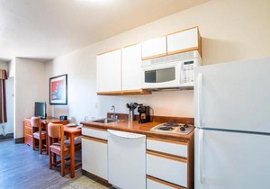 Vistas 107- Modern studio sleeps 3 with style