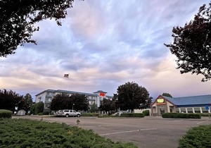 Your Home Away From Home! On-site Pool and Restaurant, Near Boise Art Museum!