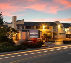 Econo Lodge Bay Breeze 