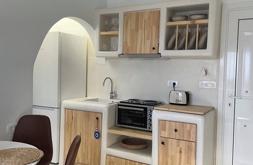 Kamari House | Ιdylle Cycladic House | 2 Bathrooms | Black Beach