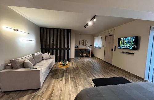 Markopoulon House | Χenion Inn - Athens Airport, Easy Check In Anytime