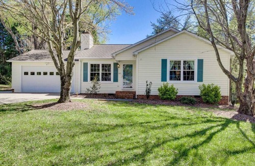 Kernersville House | 1.5 Miles to dwntwn, Beautiful 3bd, Huge 2 car gar