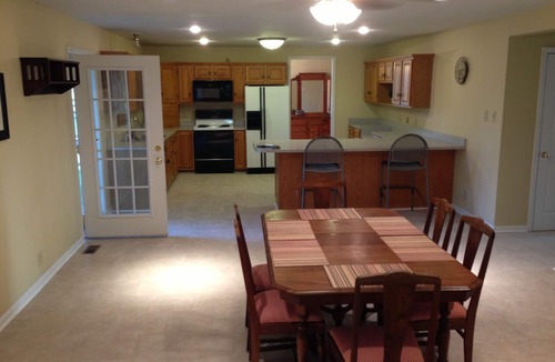Lexington House | 1.7 miles to KY Horse Park premise ID 12268400-2