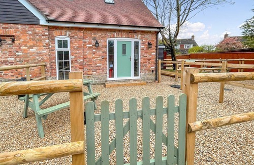 Child Okeford Cottage | 1 bedroom accommodation in Child Okeford, near Blandford Forum