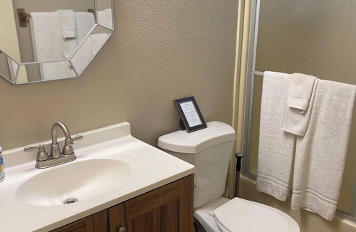 Squaw Valley Apartment | 1 Bedroom, Full Chef’s Kitchen, Living Room, Entire Private Porch near Kings/Seq