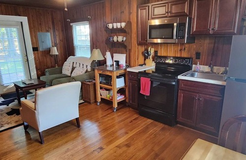Clinton Cottage | 1-bedroom guesthouse with AC in charming downtown Clinton